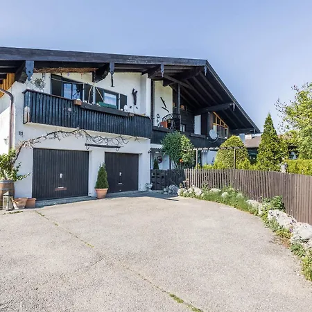 Apartman Zwischen Chiemsee Und Bergen Ug