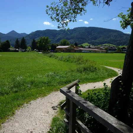 Apartman Zwischen Chiemsee Und Bergen Ug
